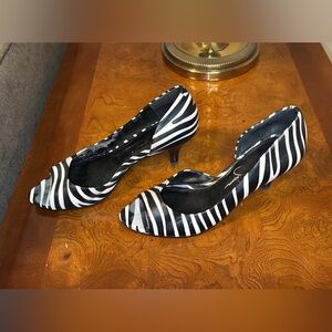 Jessica Simpson Zebra Print leather peep toe pumps size 6